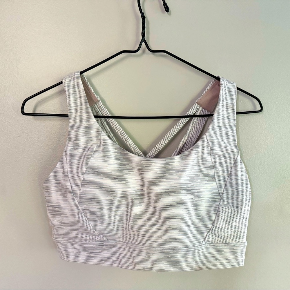NWOT - Lululemon Energy Bra w/cup inserts